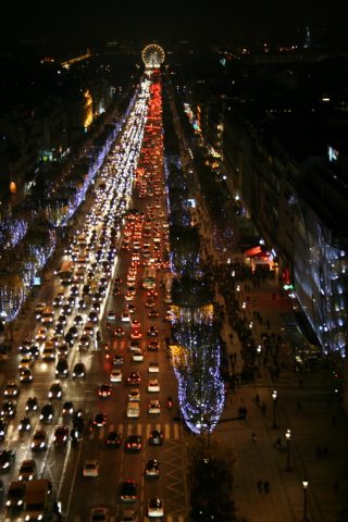 rue animée Paris